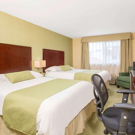 Ramada By Wyndham Williams Lake Exterior photo