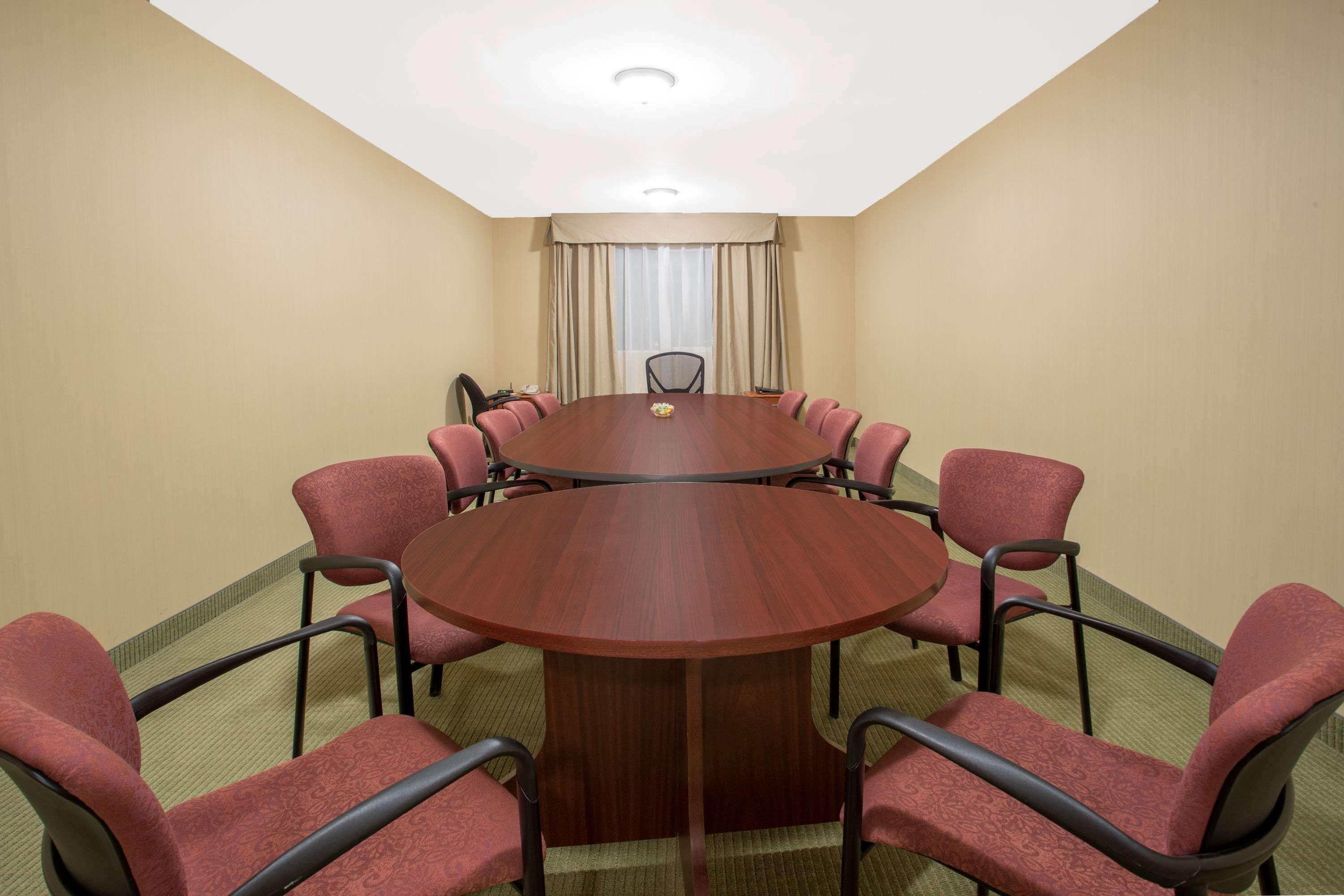 Ramada By Wyndham Williams Lake Exterior photo